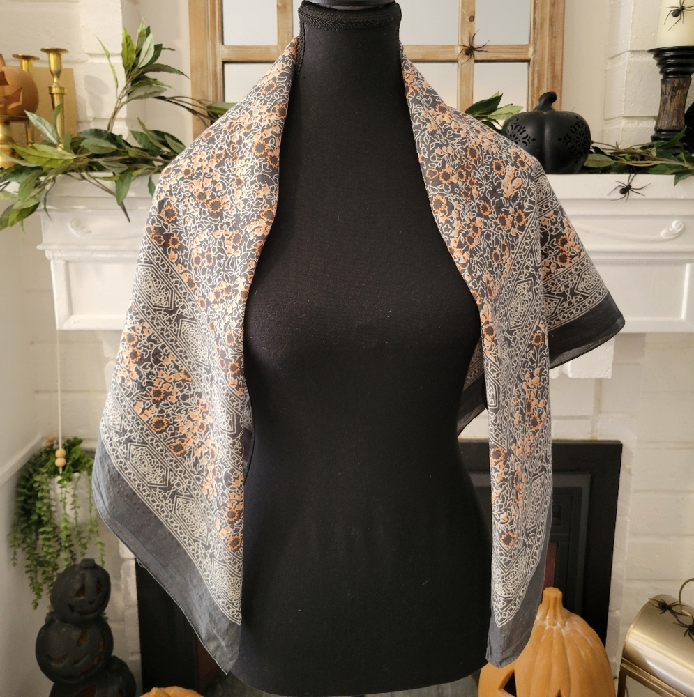 Anthropologie floral Cottage Cotton Blend Lightweight Scarf Size 38 X 38